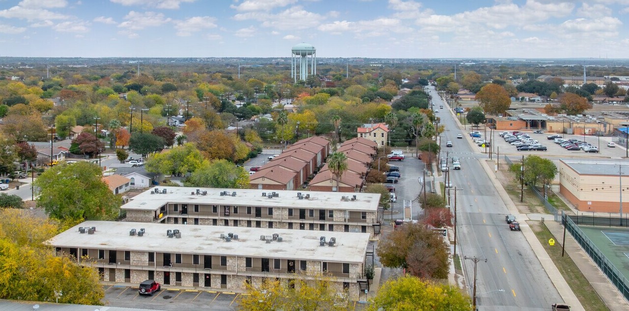 Aristocrat Apartments